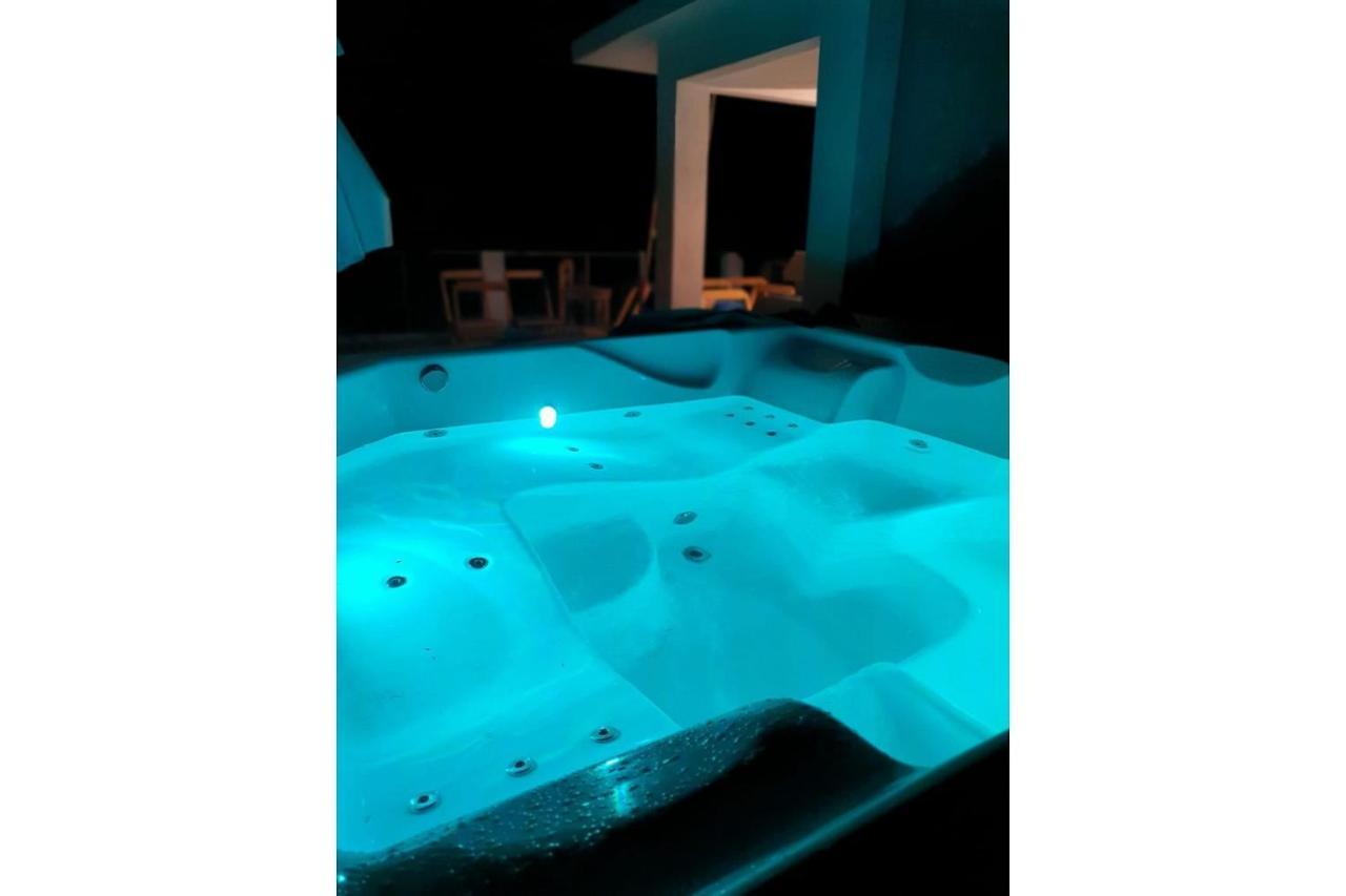 Vila Pitangueira - Apto Laranja - No Centro De Serra Grande Com Piscina, Jacuzzi, Internet Veloz Exterior foto
